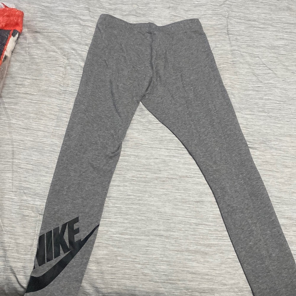 Grey Nike workout leggings with print on leg